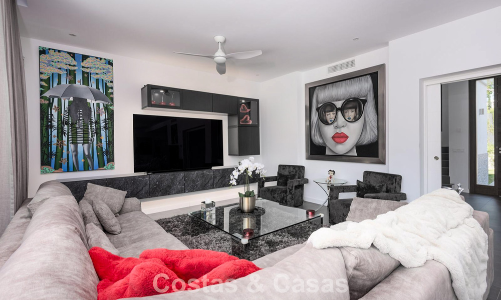 Moderne vrijstaande villa met 4 slaapkamers te koop beachside op de New Golden Mile tussen Marbella en Estepona 778237