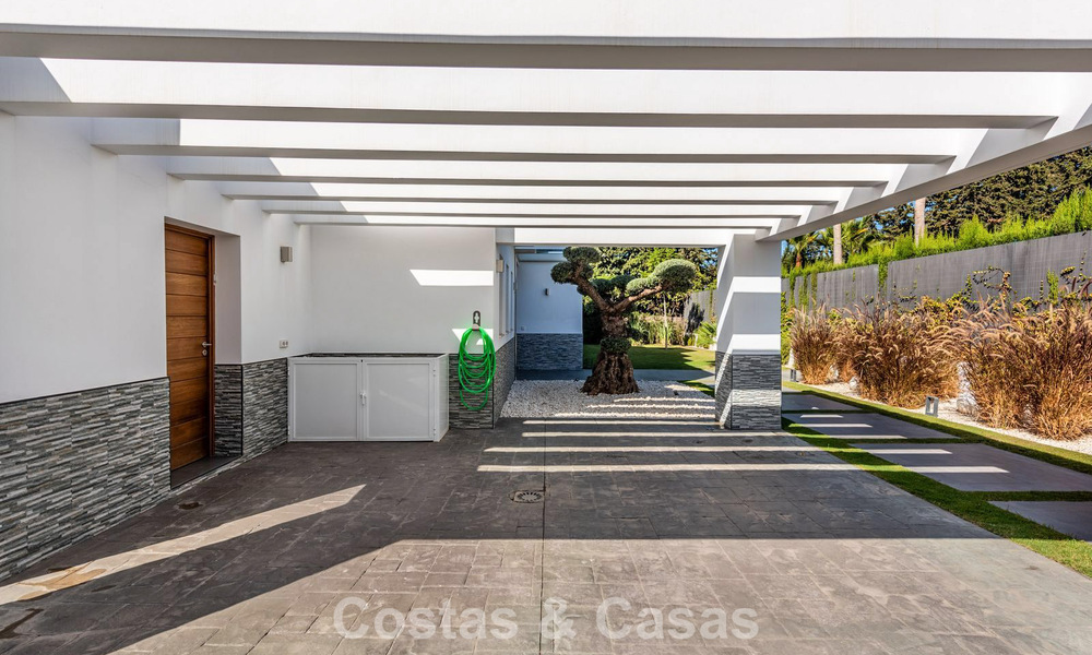 Moderne vrijstaande villa met 4 slaapkamers te koop beachside op de New Golden Mile tussen Marbella en Estepona 778238