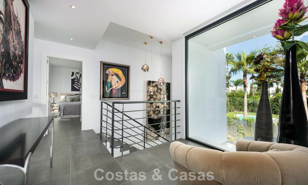 Moderne vrijstaande villa met 4 slaapkamers te koop beachside op de New Golden Mile tussen Marbella en Estepona 778242