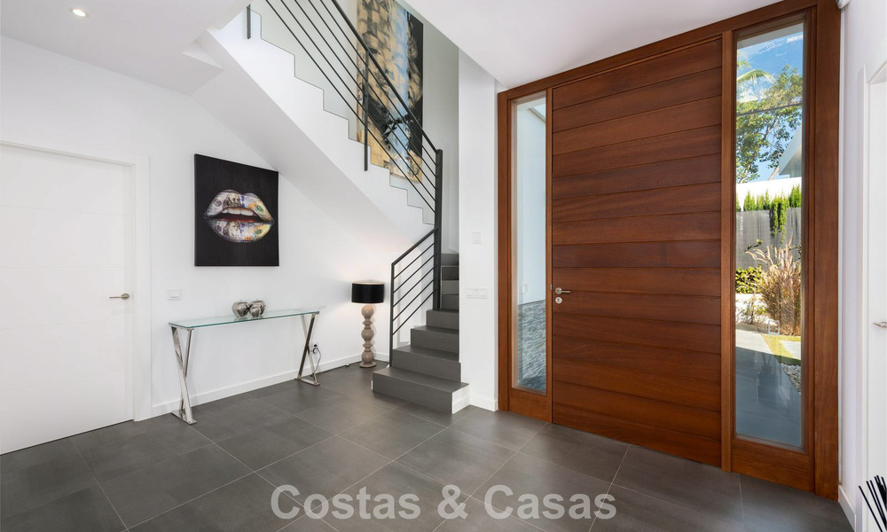 Moderne vrijstaande villa met 4 slaapkamers te koop beachside op de New Golden Mile tussen Marbella en Estepona 778244