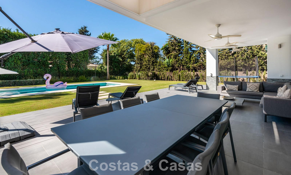 Moderne vrijstaande villa met 4 slaapkamers te koop beachside op de New Golden Mile tussen Marbella en Estepona 778246