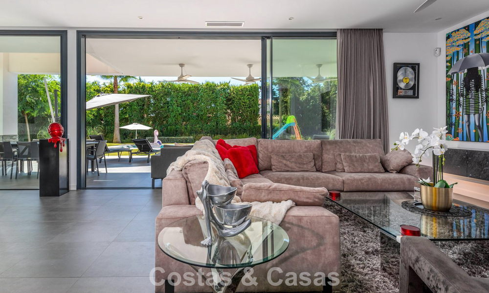 Moderne vrijstaande villa met 4 slaapkamers te koop beachside op de New Golden Mile tussen Marbella en Estepona 778250