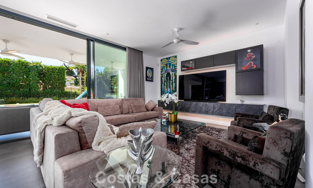 Moderne vrijstaande villa met 4 slaapkamers te koop beachside op de New Golden Mile tussen Marbella en Estepona 778251