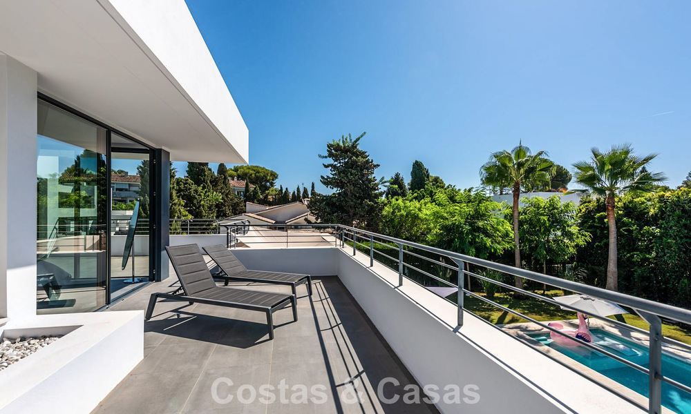 Moderne vrijstaande villa met 4 slaapkamers te koop beachside op de New Golden Mile tussen Marbella en Estepona 778259