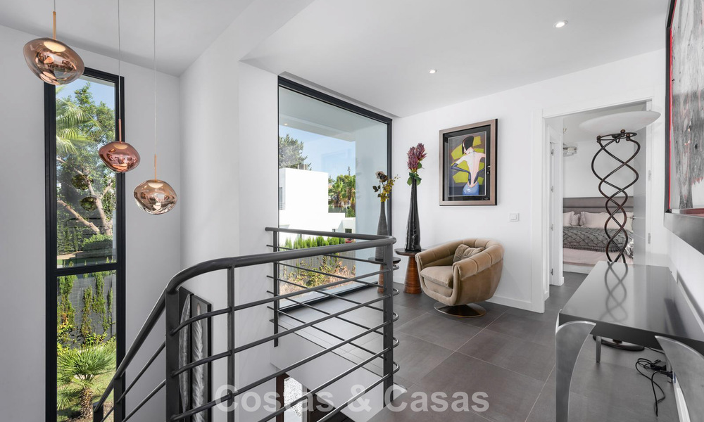 Moderne vrijstaande villa met 4 slaapkamers te koop beachside op de New Golden Mile tussen Marbella en Estepona 778264