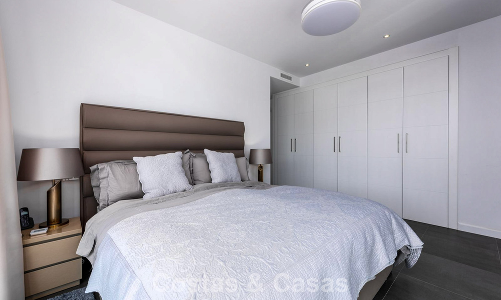 Moderne vrijstaande villa met 4 slaapkamers te koop beachside op de New Golden Mile tussen Marbella en Estepona 778266