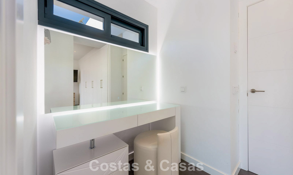 Moderne vrijstaande villa met 4 slaapkamers te koop beachside op de New Golden Mile tussen Marbella en Estepona 778267