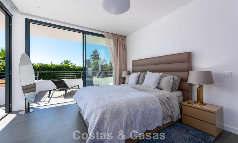Moderne vrijstaande villa met 4 slaapkamers te koop beachside op de New Golden Mile tussen Marbella en Estepona 778268