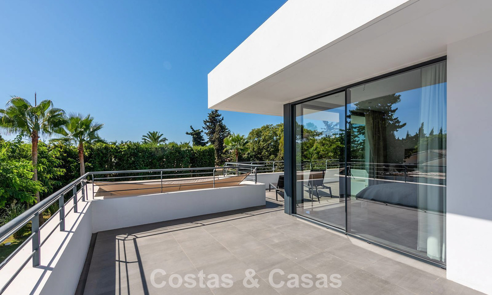 Moderne vrijstaande villa met 4 slaapkamers te koop beachside op de New Golden Mile tussen Marbella en Estepona 778269