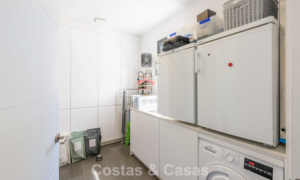 Moderne vrijstaande villa met 4 slaapkamers te koop beachside op de New Golden Mile tussen Marbella en Estepona 778270