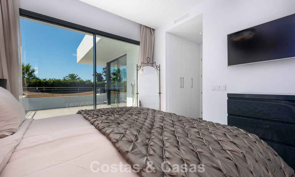 Moderne vrijstaande villa met 4 slaapkamers te koop beachside op de New Golden Mile tussen Marbella en Estepona 778272