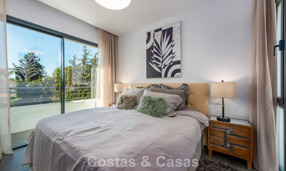 Moderne vrijstaande villa met 4 slaapkamers te koop beachside op de New Golden Mile tussen Marbella en Estepona 778274