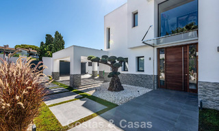 Moderne vrijstaande villa met 4 slaapkamers te koop beachside op de New Golden Mile tussen Marbella en Estepona 778282 