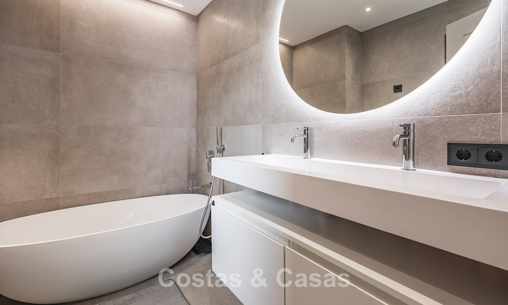 Volledig gerenoveerd 3-slaapkamer tuinappartement te koop in een luxueus complex in Marbella - Benahavis 778519