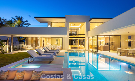 Strak ontworpen luxevilla te koop omgeven door golfbanen in Nueva Andalucia’s vallei, Marbella 778781