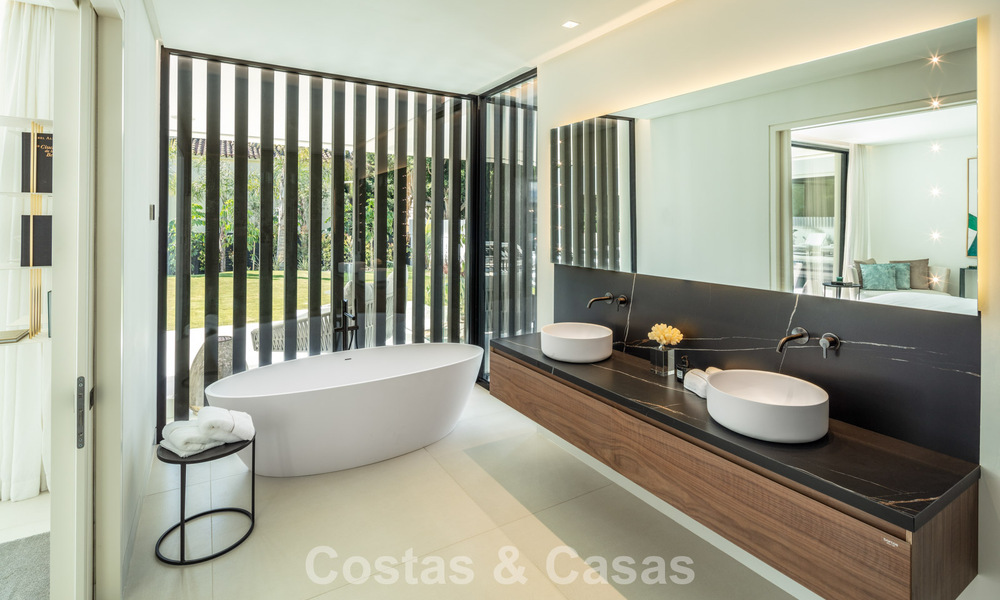 Strak ontworpen luxevilla te koop omgeven door golfbanen in Nueva Andalucia’s vallei, Marbella 778787