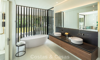 Strak ontworpen luxevilla te koop omgeven door golfbanen in Nueva Andalucia’s vallei, Marbella 778787 