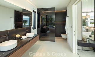 Strak ontworpen luxevilla te koop omgeven door golfbanen in Nueva Andalucia’s vallei, Marbella 778788 