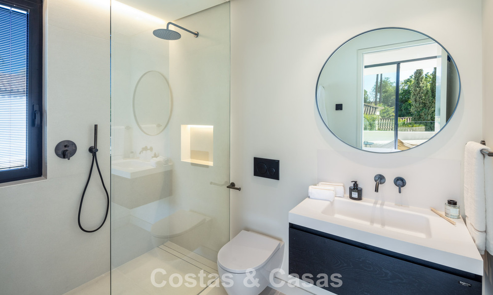 Strak ontworpen luxevilla te koop omgeven door golfbanen in Nueva Andalucia’s vallei, Marbella 778790