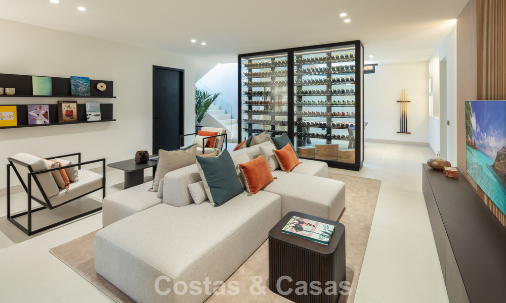 Strak ontworpen luxevilla te koop omgeven door golfbanen in Nueva Andalucia’s vallei, Marbella 778796