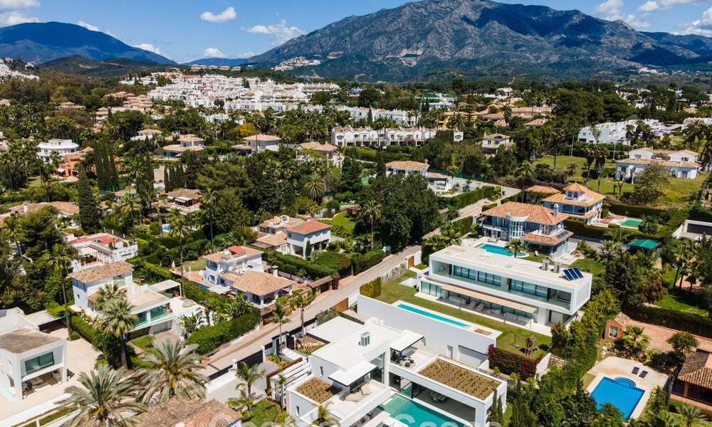 Strak ontworpen luxevilla te koop omgeven door golfbanen in Nueva Andalucia’s vallei, Marbella 778805