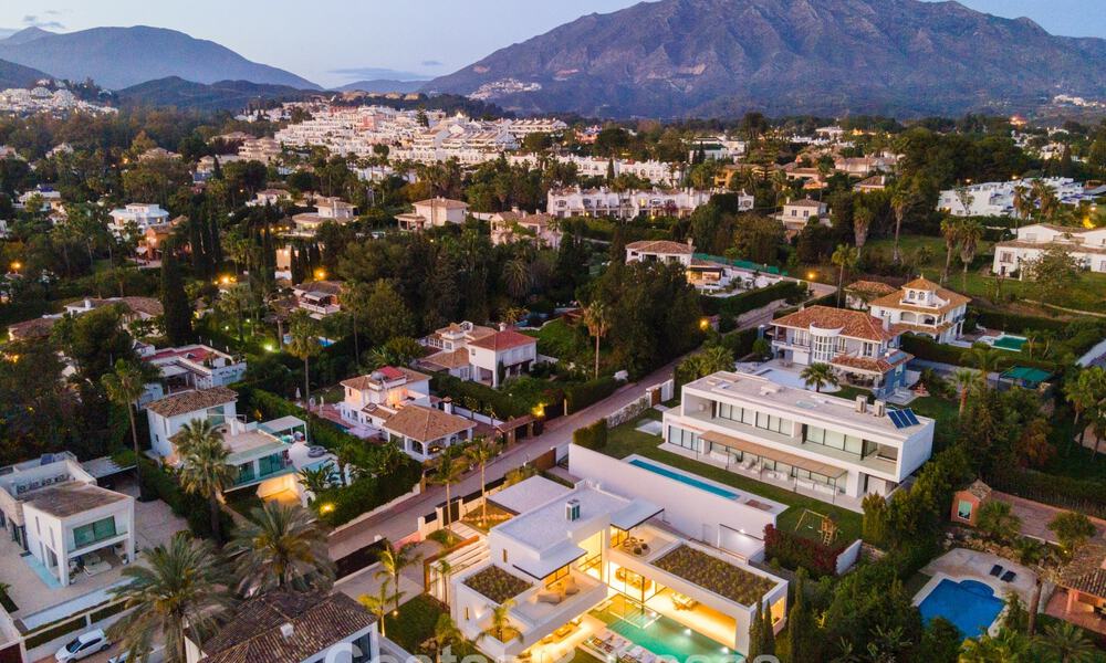 Strak ontworpen luxevilla te koop omgeven door golfbanen in Nueva Andalucia’s vallei, Marbella 778809