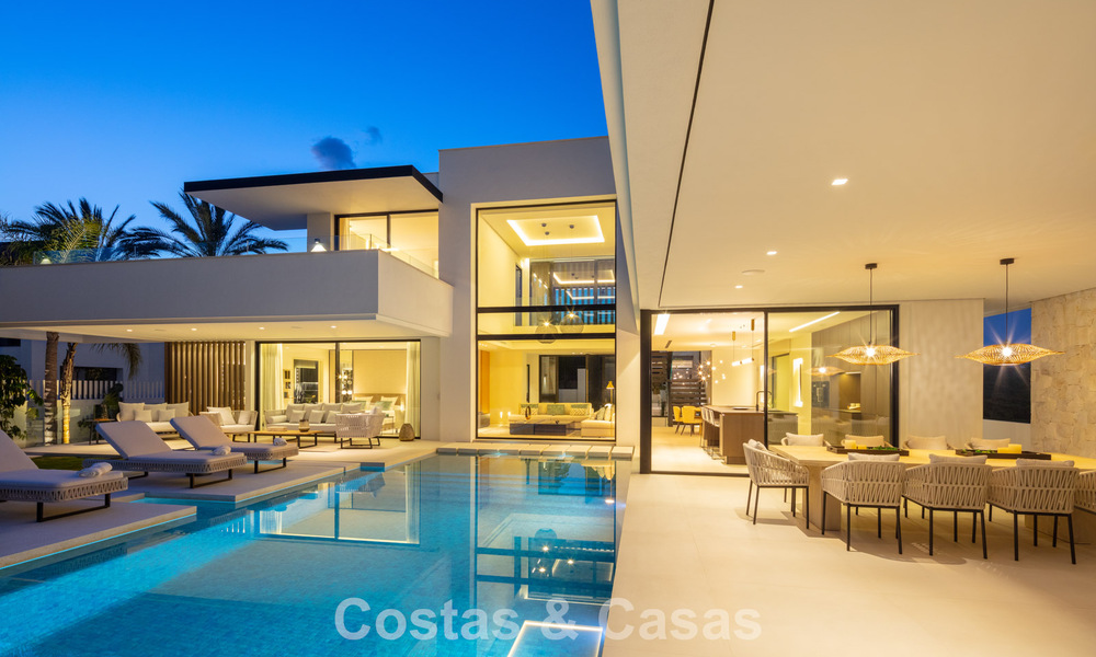 Strak ontworpen luxevilla te koop omgeven door golfbanen in Nueva Andalucia’s vallei, Marbella 778812