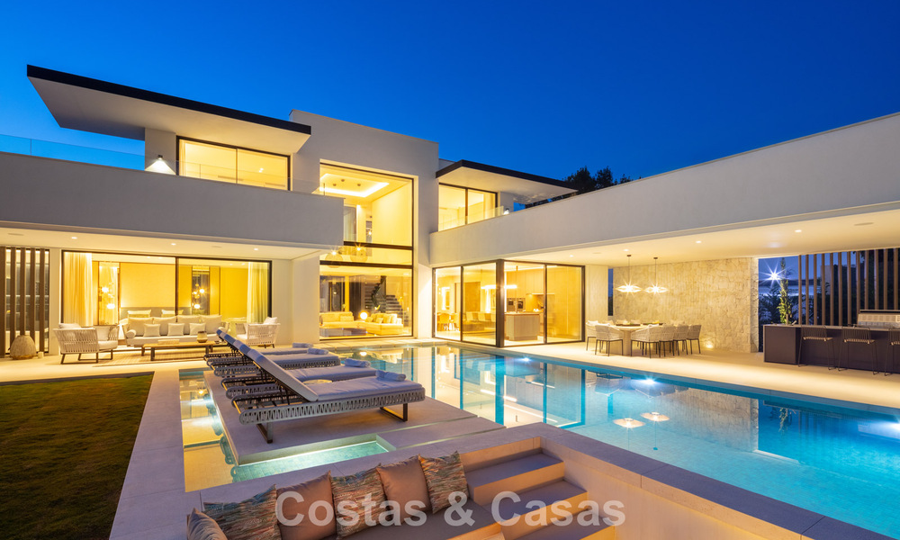 Strak ontworpen luxevilla te koop omgeven door golfbanen in Nueva Andalucia’s vallei, Marbella 778813