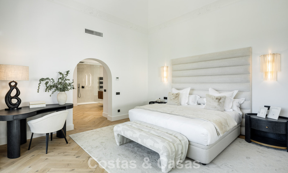 Schitterende luxevilla te koop in een eigentijdse, mediterrane architectuur in een golfresort, Marbella - Benahavis 778424