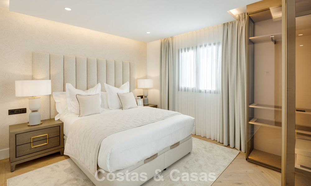 Schitterende luxevilla te koop in een eigentijdse, mediterrane architectuur in een golfresort, Marbella - Benahavis 778427