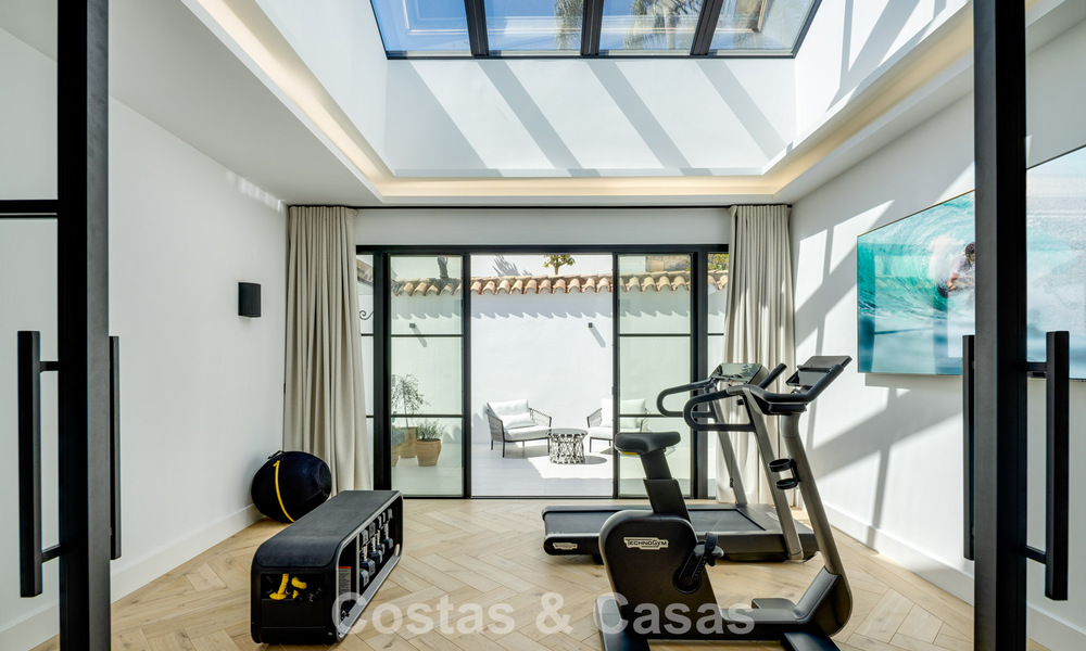 Schitterende luxevilla te koop in een eigentijdse, mediterrane architectuur in een golfresort, Marbella - Benahavis 778428