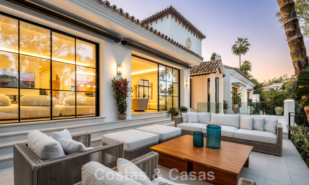 Schitterende luxevilla te koop in een eigentijdse, mediterrane architectuur in een golfresort, Marbella - Benahavis 778431