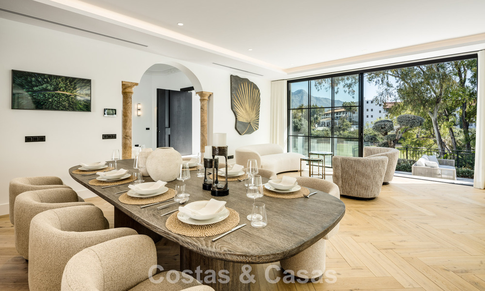 Schitterende luxevilla te koop in een eigentijdse, mediterrane architectuur in een golfresort, Marbella - Benahavis 778440