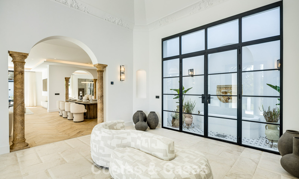 Schitterende luxevilla te koop in een eigentijdse, mediterrane architectuur in een golfresort, Marbella - Benahavis 778442