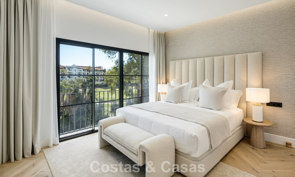 Schitterende luxevilla te koop in een eigentijdse, mediterrane architectuur in een golfresort, Marbella - Benahavis 778443