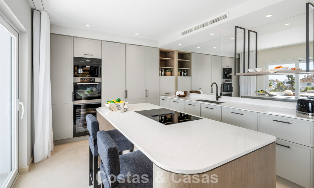 Prachtig gerenoveerd duplex penthouse te koop in een exclusief complex op de prestigieuze Golden Mile van Marbella 778641