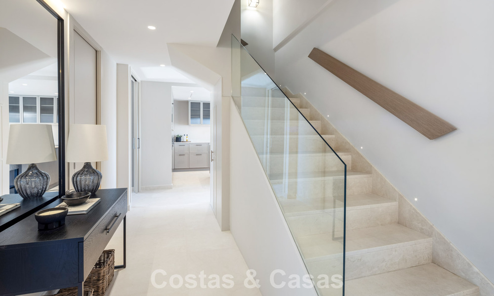 Eersteklas gerenoveerd duplex penthouse te koop in een gated luxe complex op de geprefereerde Golden Mile van Marbella 778653