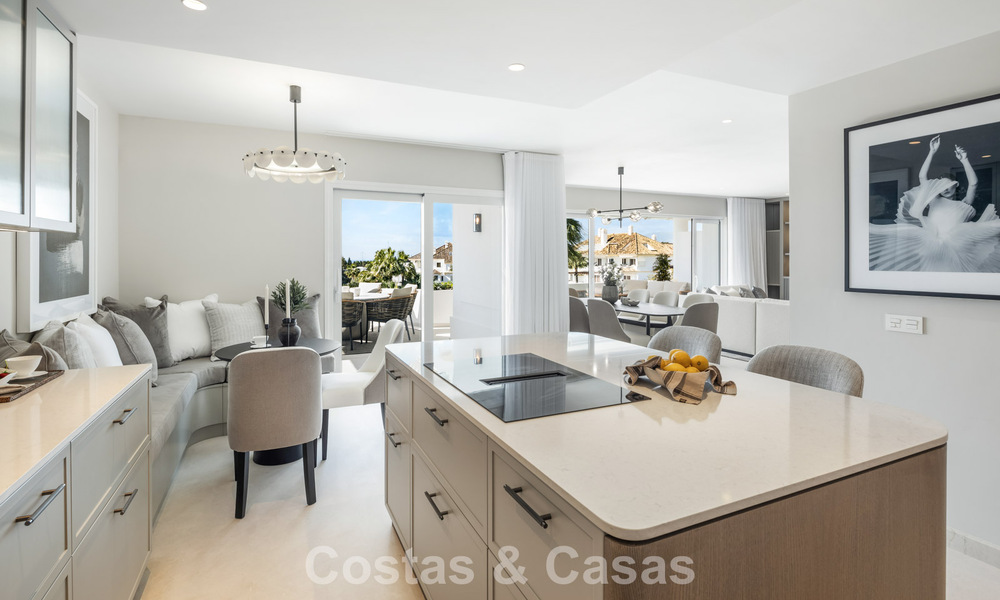 Eersteklas gerenoveerd duplex penthouse te koop in een gated luxe complex op de geprefereerde Golden Mile van Marbella 778655