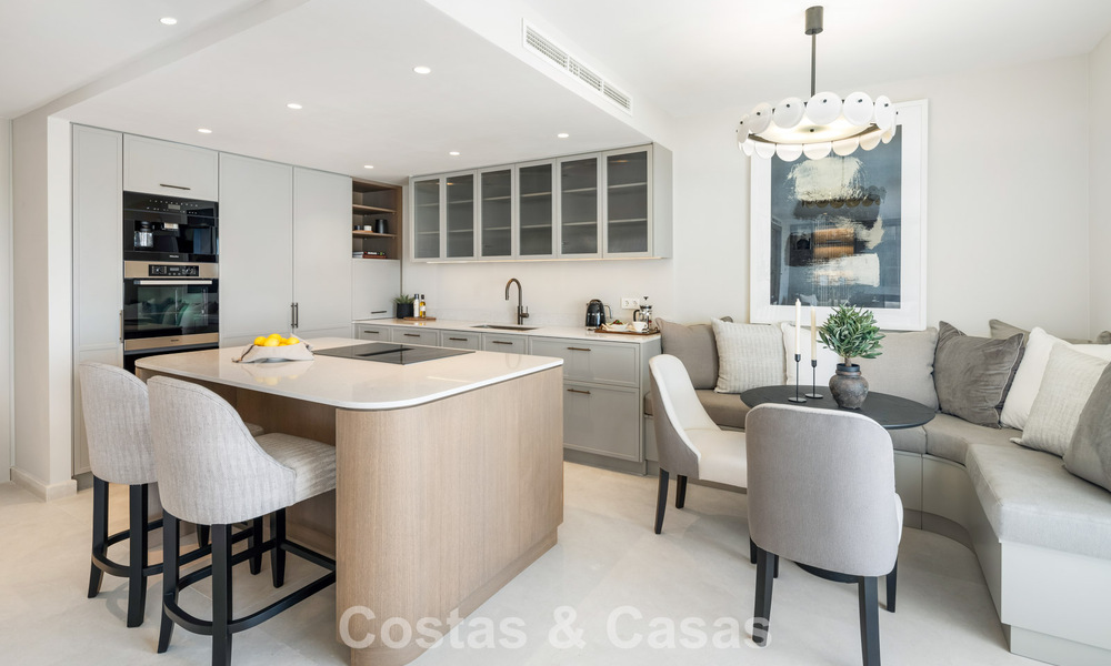 Eersteklas gerenoveerd duplex penthouse te koop in een gated luxe complex op de geprefereerde Golden Mile van Marbella 778656