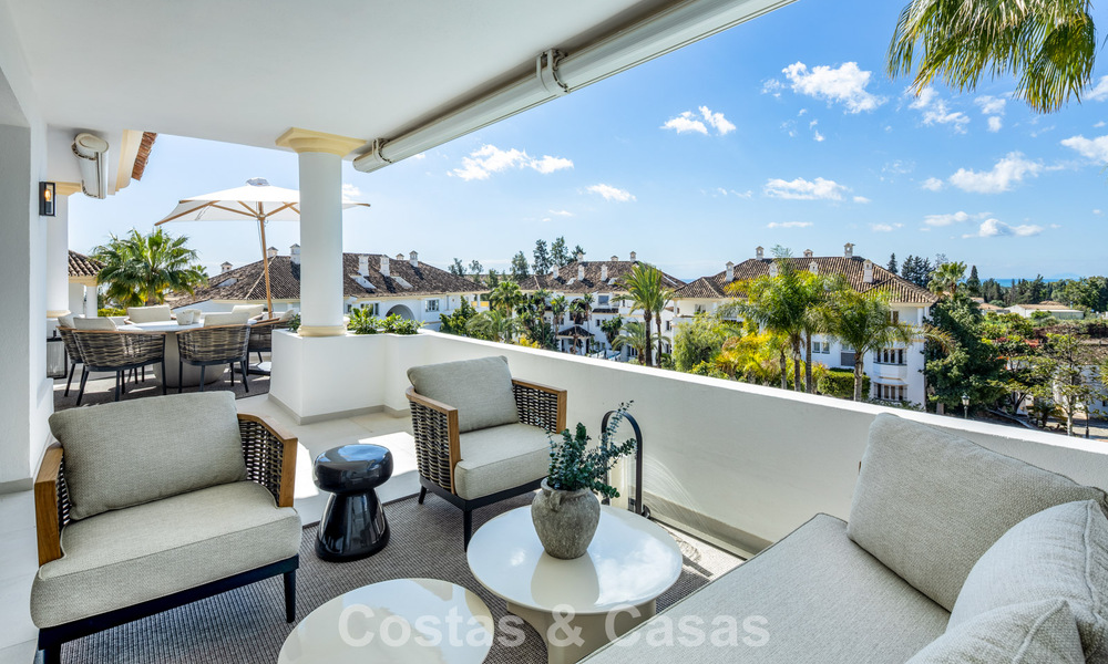 Eersteklas gerenoveerd duplex penthouse te koop in een gated luxe complex op de geprefereerde Golden Mile van Marbella 778659