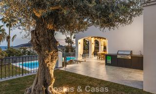 Verfijnde luxevilla in moderne mediterrane bouwstijl te koop met zeezicht in een gated complex op Marbella’s Golden Mile 778751 