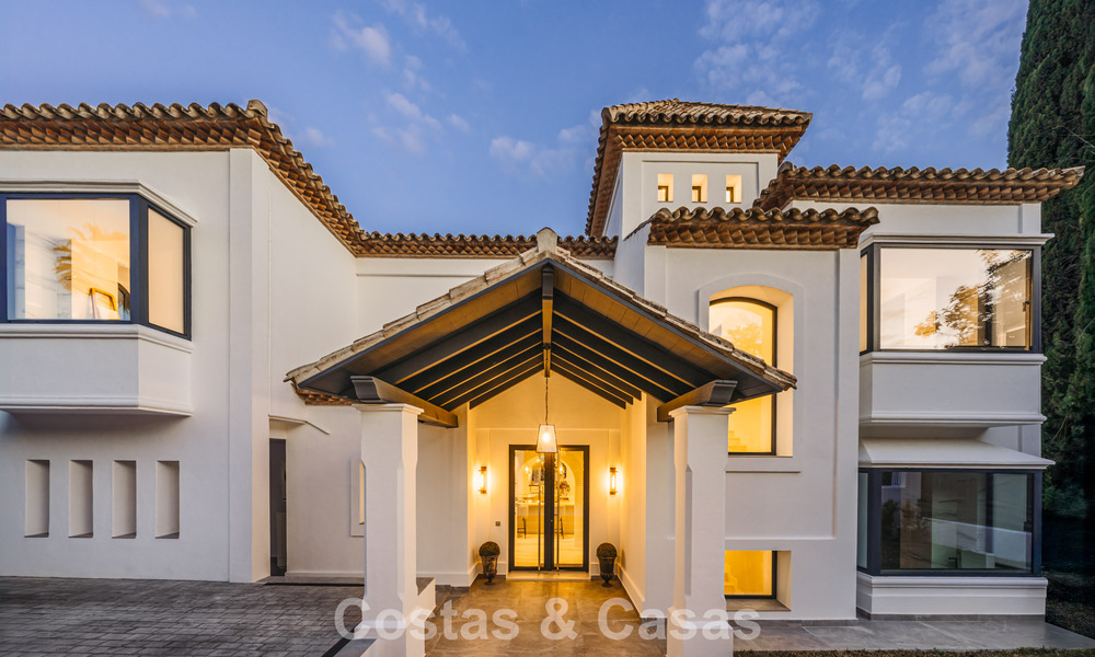Verfijnde luxevilla in moderne mediterrane bouwstijl te koop met zeezicht in een gated complex op Marbella’s Golden Mile 778752