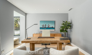 Verfijnde luxevilla in moderne mediterrane bouwstijl te koop met zeezicht in een gated complex op Marbella’s Golden Mile 778759 