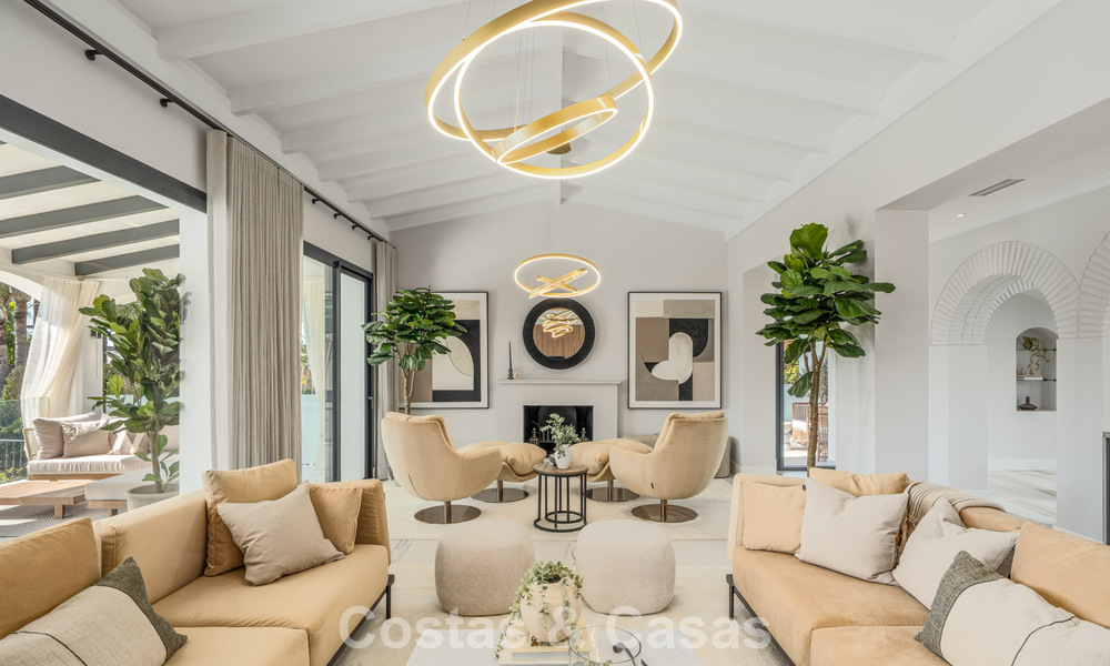 Verfijnde luxevilla in moderne mediterrane bouwstijl te koop met zeezicht in een gated complex op Marbella’s Golden Mile 778762