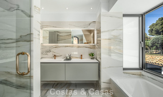 Verfijnde luxevilla in moderne mediterrane bouwstijl te koop met zeezicht in een gated complex op Marbella’s Golden Mile 778767 