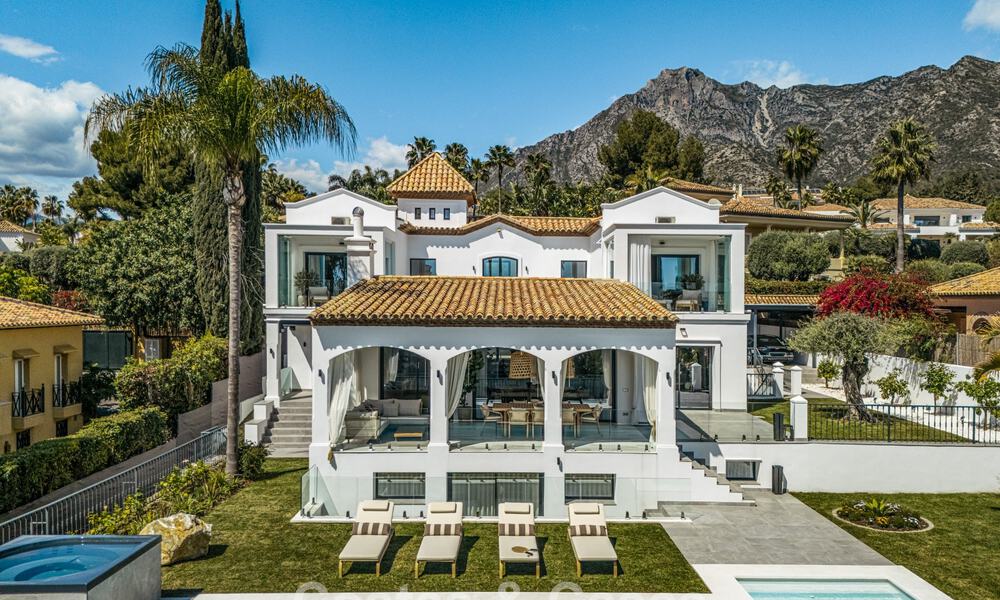 Verfijnde luxevilla in moderne mediterrane bouwstijl te koop met zeezicht in een gated complex op Marbella’s Golden Mile 778770