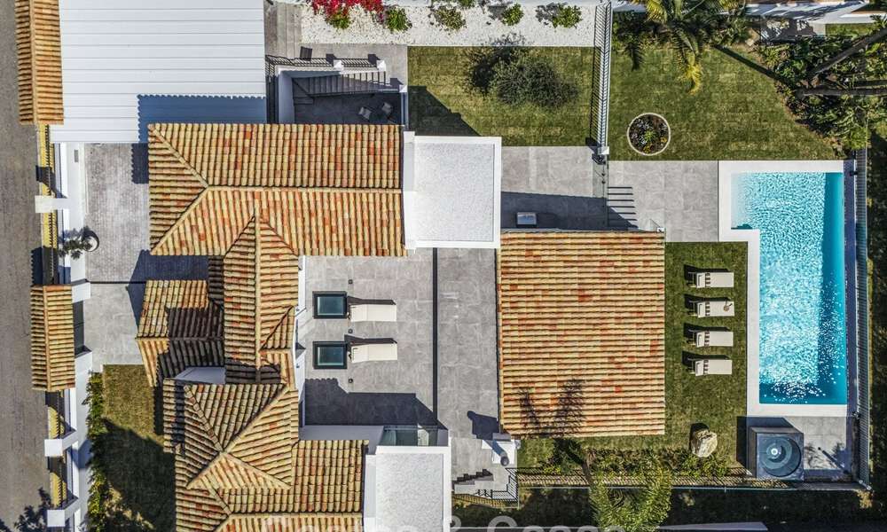 Verfijnde luxevilla in moderne mediterrane bouwstijl te koop met zeezicht in een gated complex op Marbella’s Golden Mile 778772