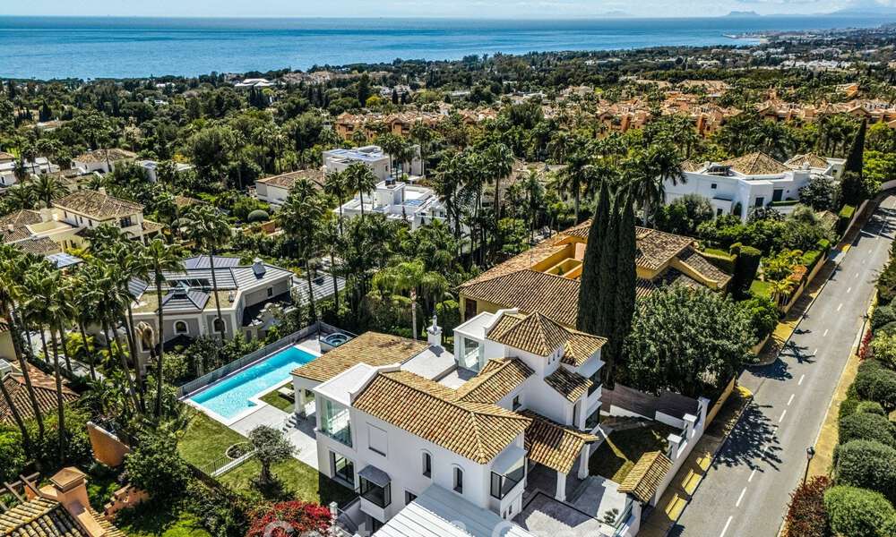 Verfijnde luxevilla in moderne mediterrane bouwstijl te koop met zeezicht in een gated complex op Marbella’s Golden Mile 778773