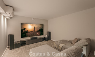 Verfijnde luxevilla in moderne mediterrane bouwstijl te koop met zeezicht in een gated complex op Marbella’s Golden Mile 778775 