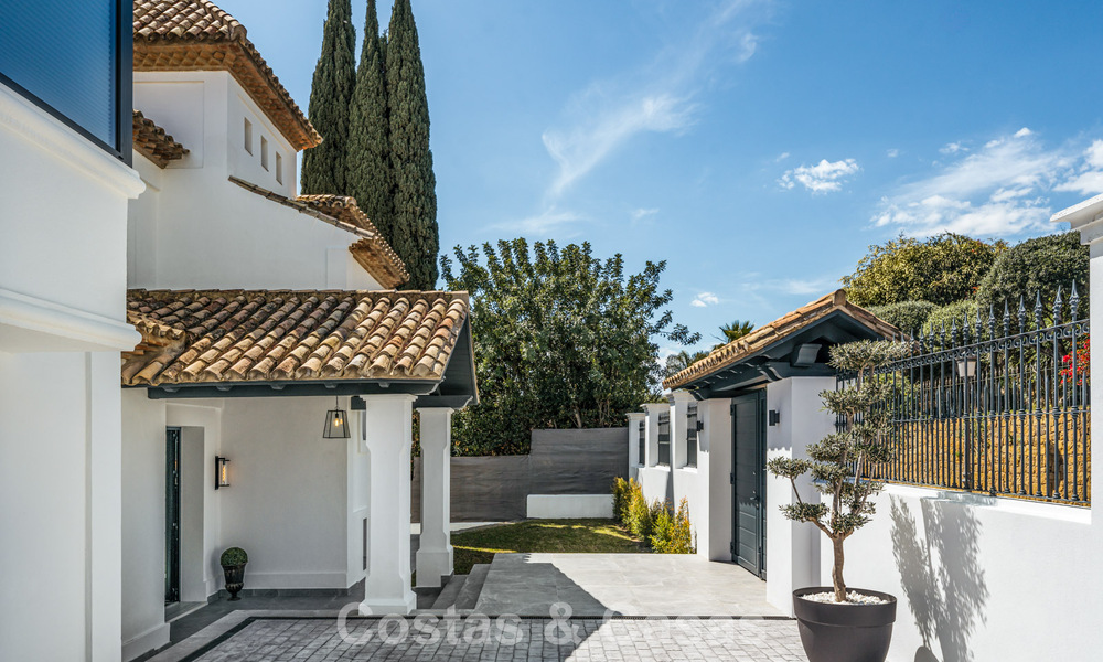 Verfijnde luxevilla in moderne mediterrane bouwstijl te koop met zeezicht in een gated complex op Marbella’s Golden Mile 778777